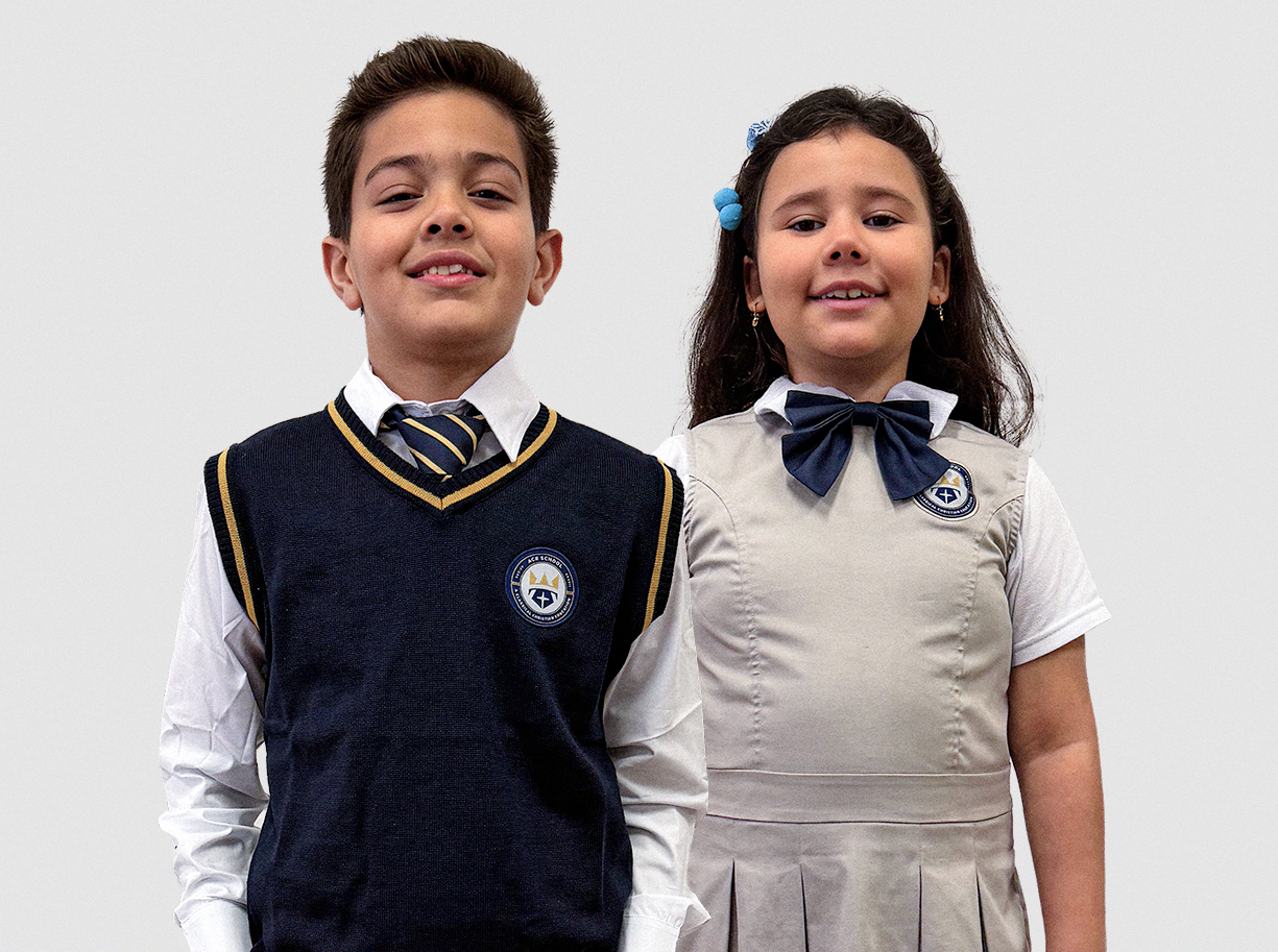 Alunos da ACR School uniformizados